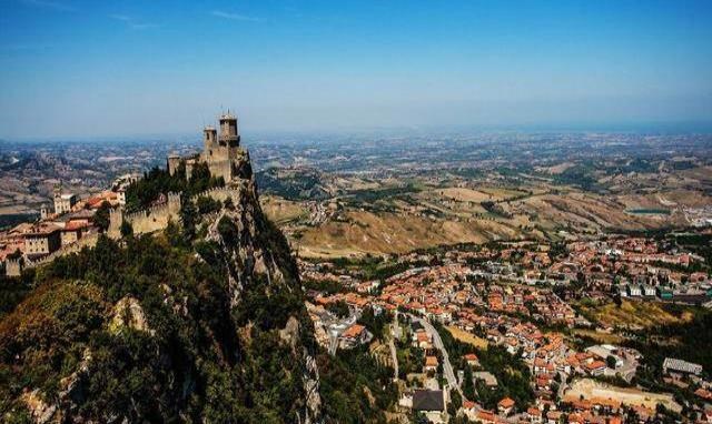 全球4大奇葩國(guó)慶節(jié):韓國(guó)一年慶5次,英國(guó)最“隨便”法國(guó)最奢侈_圖3 全球4大奇葩國(guó)慶節(jié):韓國(guó)一年慶5次,英國(guó)最“隨便”法國(guó)最奢侈_圖3