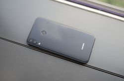 聯(lián)想手機(jī)掌門公布成績：一年時(shí)間重回中國前十